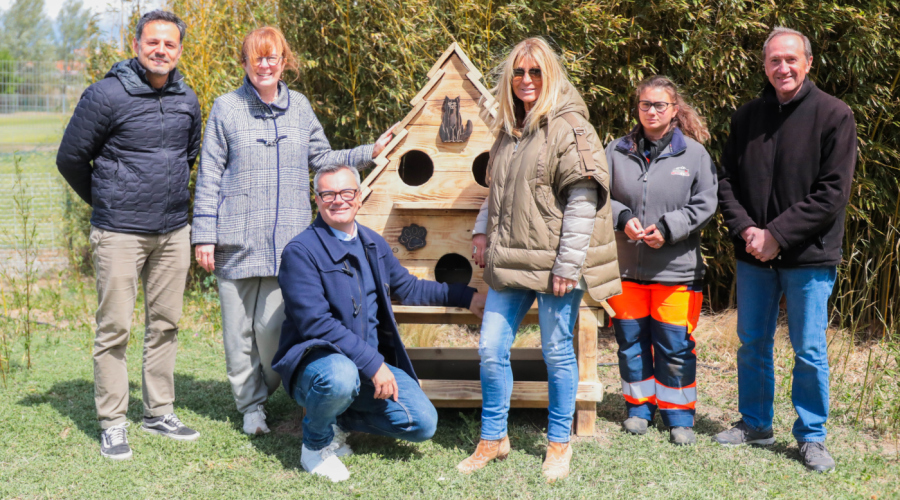 Installation de cabanes à chats au Parc Sant-Vicens