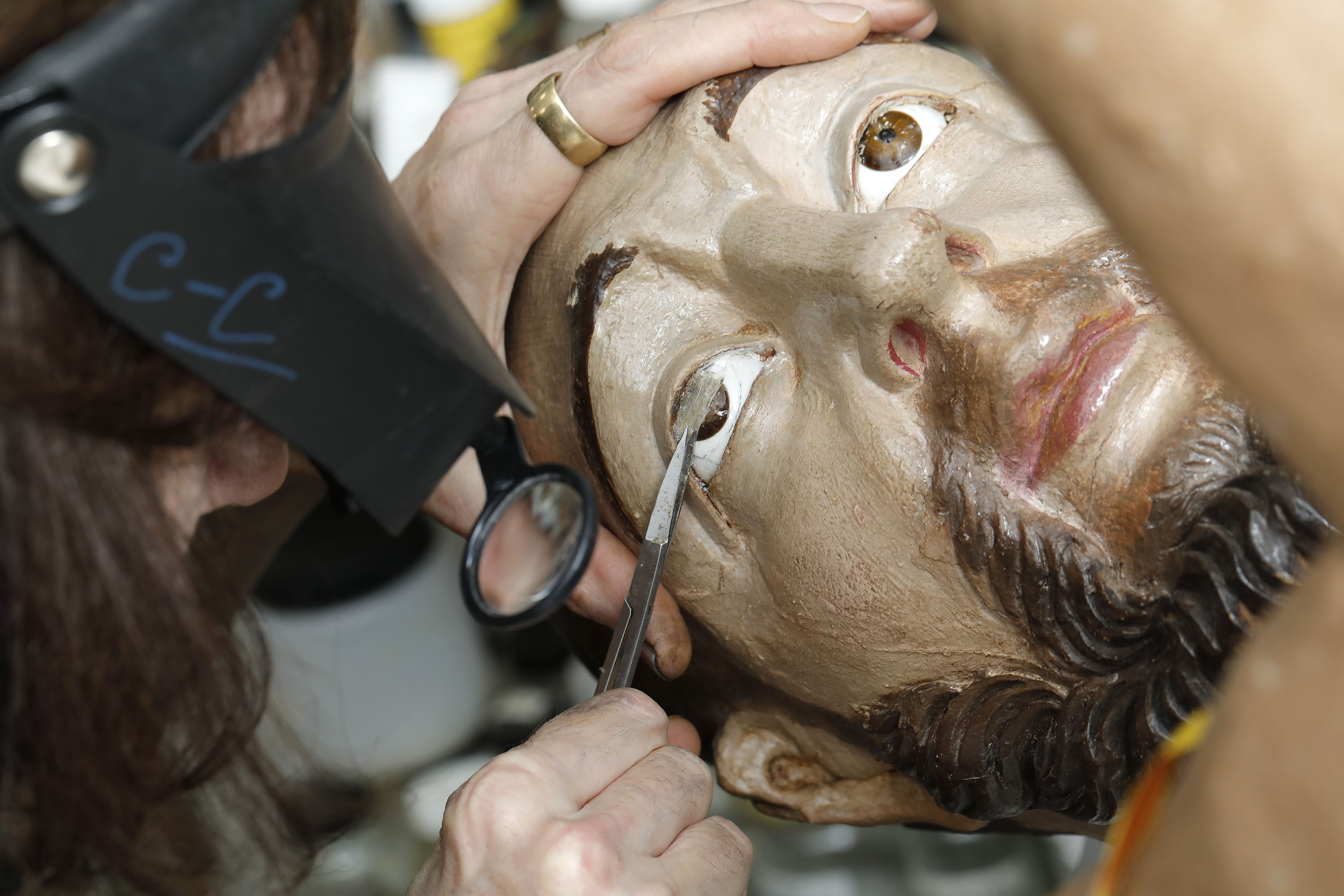 extrait de l'oeuvre la Cène - Intervention sur les yeux en verre©CCRP66