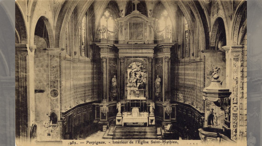 Vue interieure du chevet de l'église:autel , retable, 