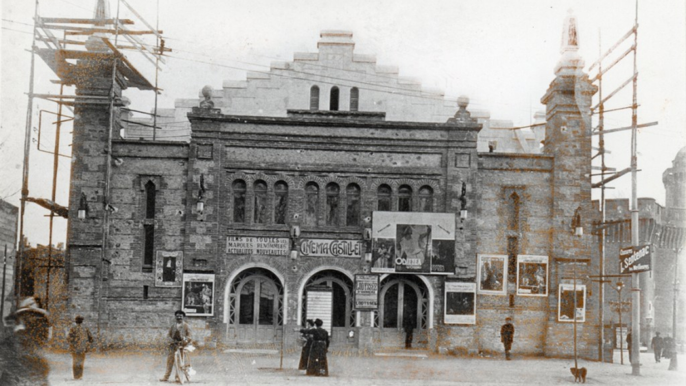 Cinéma Castillet en cours de construction. Les briques seront enduites par la suite.