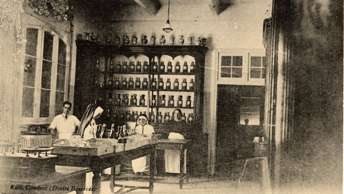 La pharmacie dans les années 1930, coll. Joachim Bertran