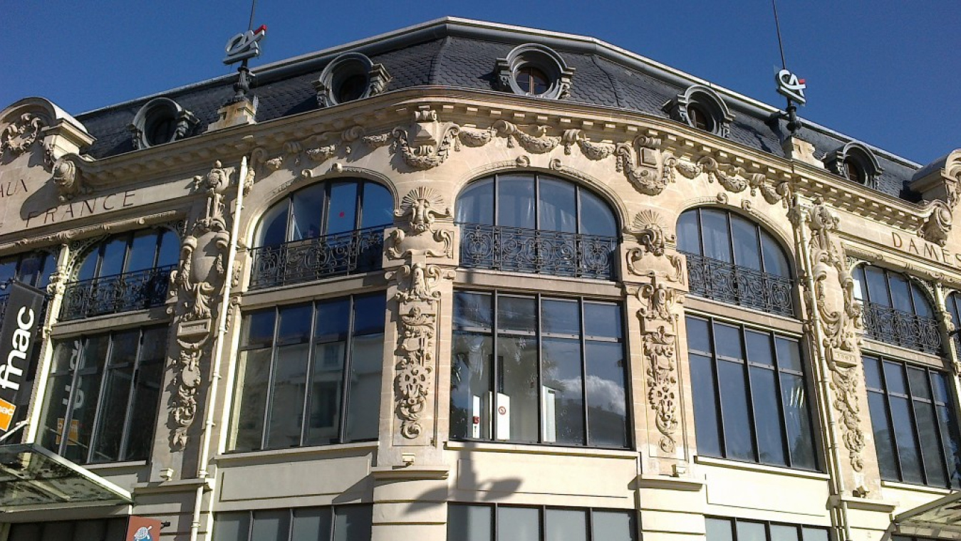 Aux dames de France de Georges Debrie, 1905-1907, place de Catalogne.