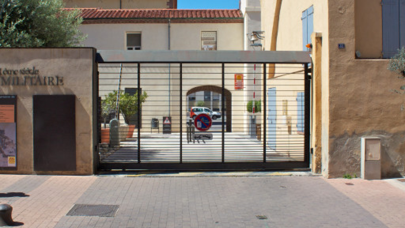 Entrée actuelle de l’ancien hôpital militaire, rue Foch, photographie Michelle Pernelle, 2015