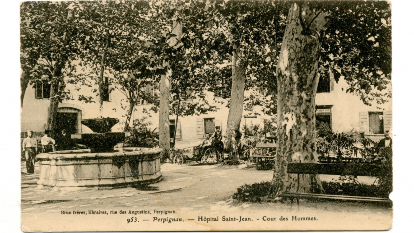 Cour des hommes de l’hôpital civil, vers 1900, coll. CCC