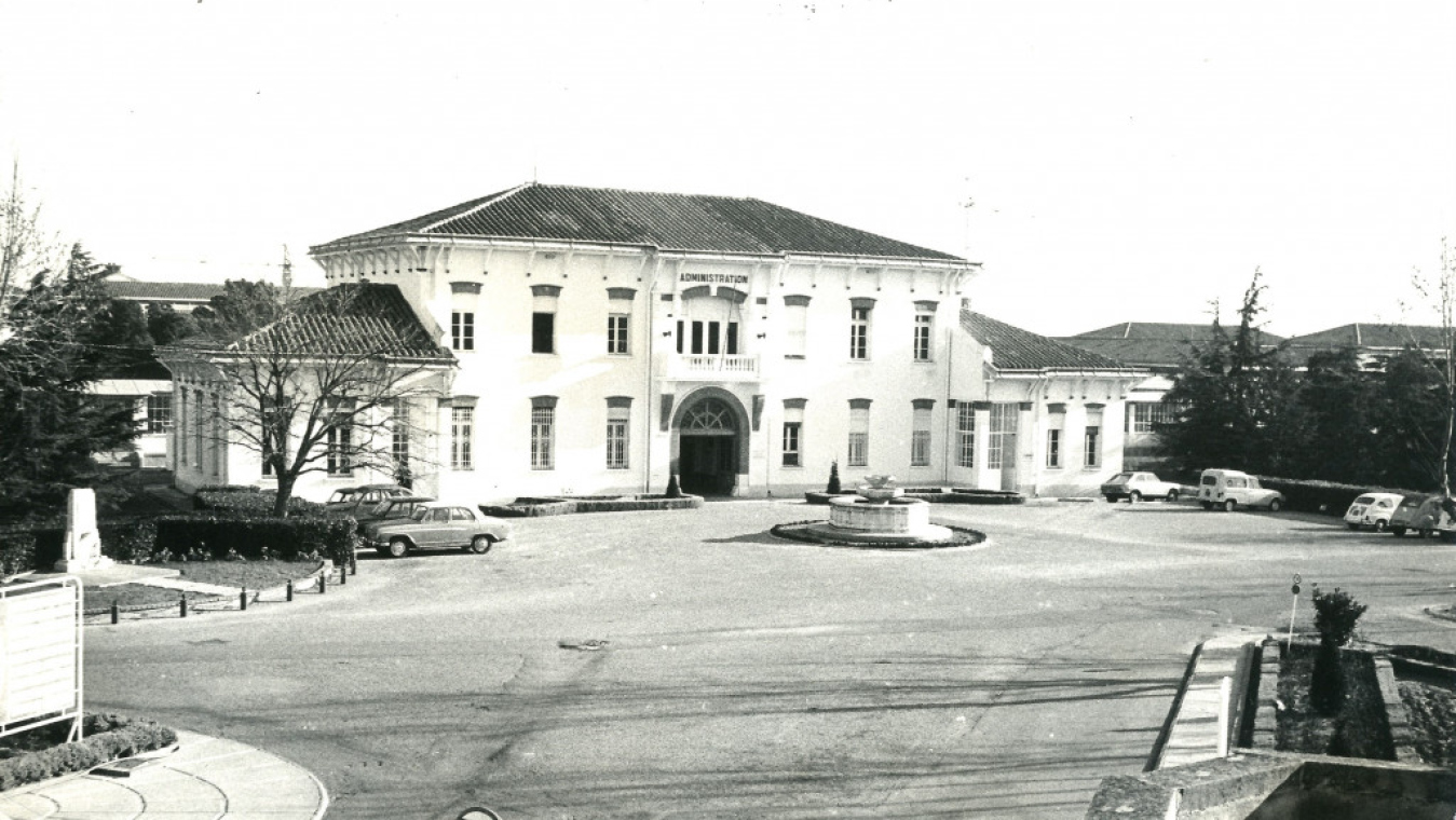 Le pavillon de l’administration dans les années 1950, photographie coll. CCC