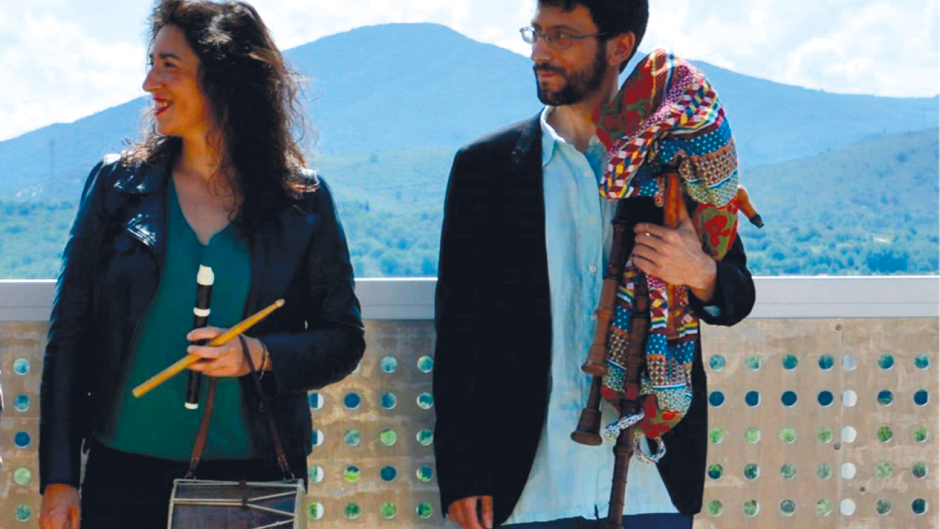 ISABELLE GARCIA, flabiol tamborí, tenora PIERRE JORDA-MANAUT, borrassa,  flabiol tamborí © Mel