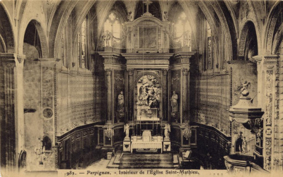 Vue interieure du chevet de l'église:autel , retable, 