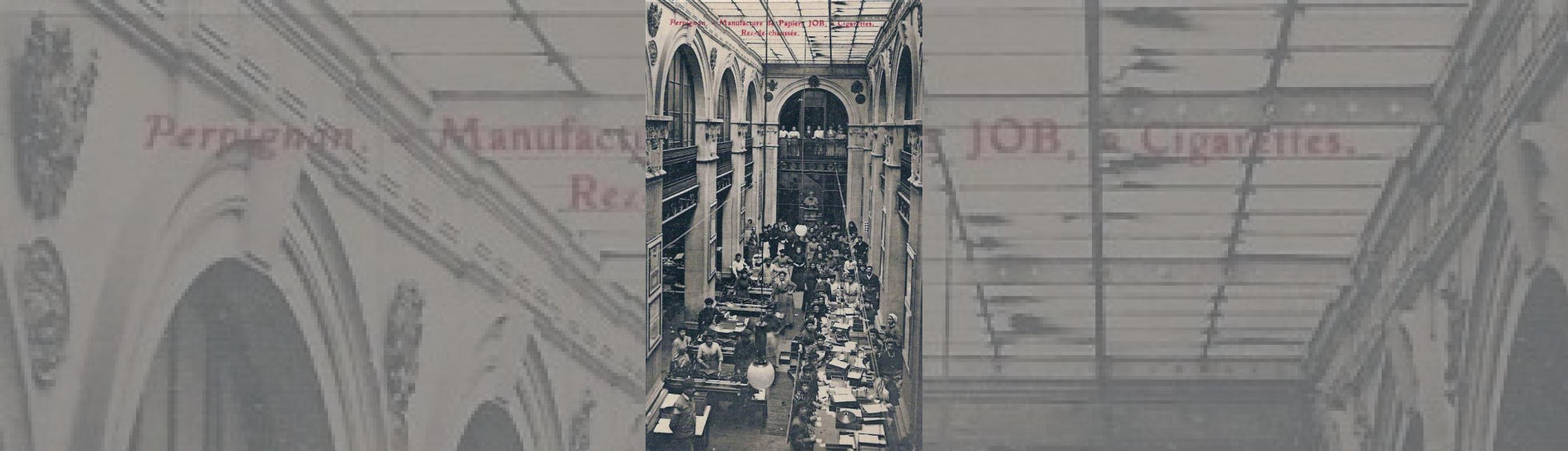 Photo:dans un grand hall ,avec colonnes et arcades, des ouvrières   travaillent sous le regard du buste de Joseph  BARDOU 