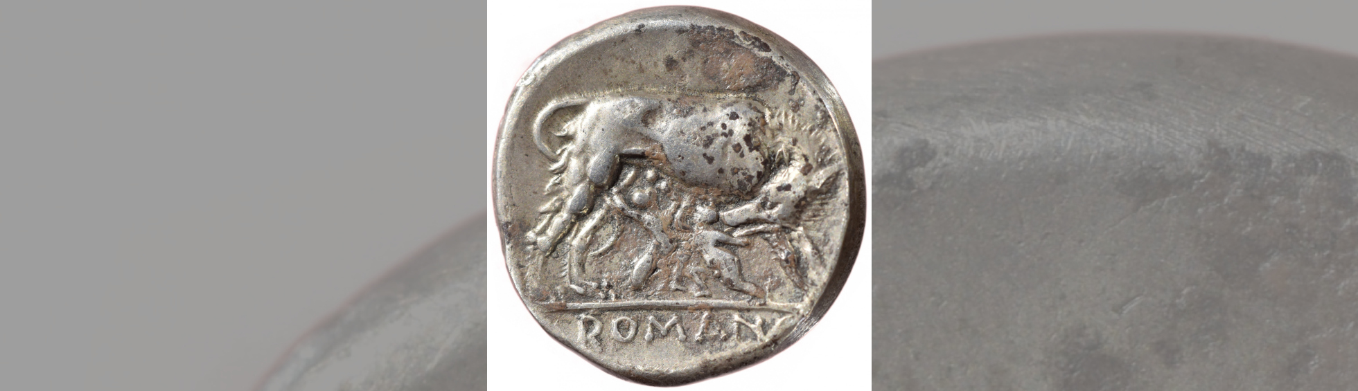 photo couleur d'une pièce de monnaie romaine - didrachmes revers