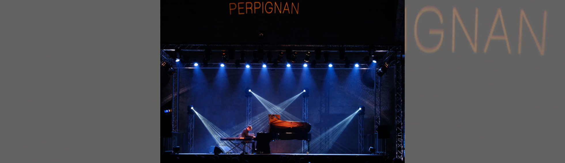 photo couleur du pianiste Francesco Tristano