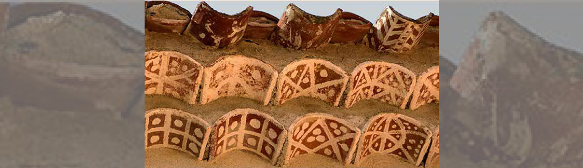 Tuiles peintes de la corniche de l’ermitage de Saint-Férréol à Céret, 1721- ©Gilles Peyre-Maison du Patrimoine