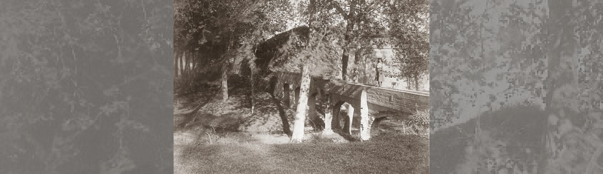 La promenade devant le bastion des capucins et le canal avant leur démolition 
