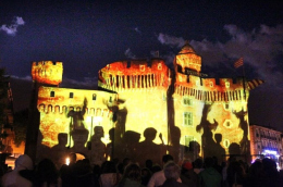 Photographie du Castillet un soir de Saint-Jean